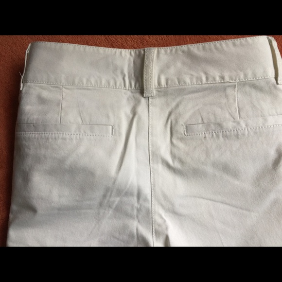 Ann Taylor White Flat Front Long Shorts Size 6 - Picture 4 of 7